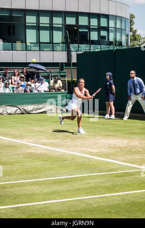 Londres - 5 juillet 2017 : Barbora Strycova rivalise contre Naomi Osaka le jour 3 de Wimbledon 2017. Banque D'Images