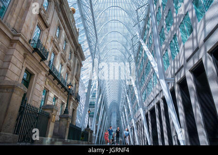 La lumière spectaculaire rempli de l'intérieur de la Brookfield Place un bureau et un centre d'affaires conçu par l'architecte espagnol Santiago Calatrava à Toronto Banque D'Images