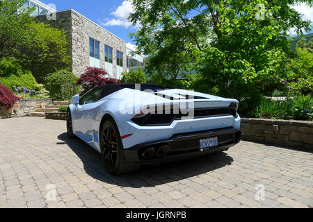 Un bébé bleu Lamborghini ouragan mis en garde et sur l'affichage à un événement social de Toronto. Banque D'Images