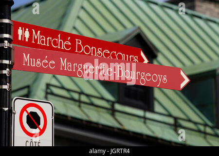 Montréal, Canada, 9 juillet,2017.Les panneaux indiquant attractions touristiques dans le Vieux Montréal.Credit:Mario Beauregard/Alamy Live News Banque D'Images