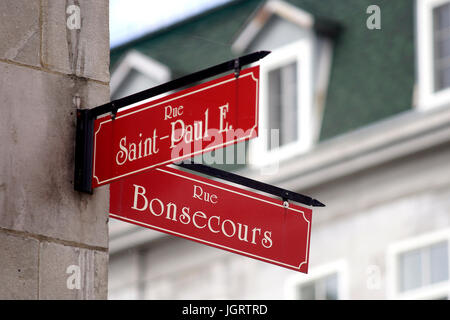 Montréal, Canada, 9 juillet,2017.Intersection de Bonsecours et la rue St-Paul dans le Vieux Montréal.Credit:Mario Beauregard/Alamy Live News Banque D'Images