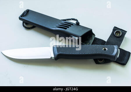 Couteau fixe pour l'extérieur et de voyage. Cas du carbone. Banque D'Images