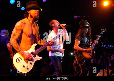 (L-r) Dave Navarro,Chester Bennington linkin park performing slash freddy camp roxy West Hollywood. Banque D'Images