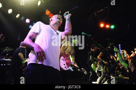 (L-r) Chester Bennington linkin park Dave Navarro performing camp freddy roxy West Hollywood. Banque D'Images