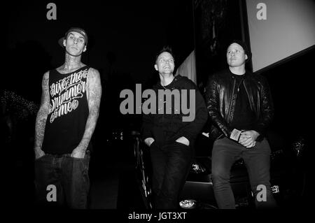 (L-r) musiciens Travis Barker, tom delonge Mark Hoppus blink-182 posent devant la coutume pour blink-182 My Chemical Romance 2011 l'occasion de l'annonce Honda Civic Tour Rainbow bar & grill Mai 23,2011 secteur Los Angeles, Californie. Banque D'Images