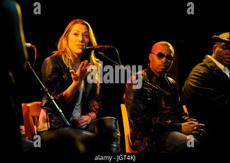 (L-r) Colbie caillat stade nas 'imc comment j'ai écrit cette chanson' panel house blues coucher de West Hollywood. Banque D'Images