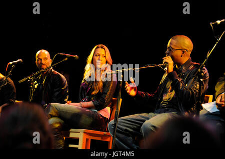 (L-r),commune Colbie caillat stade nas 'imc comment j'ai écrit cette chanson' panel house blues coucher de West Hollywood.chez bmi 'comment j'ai écrit cette chanson' panel house blues coucher de West Hollywood. Banque D'Images