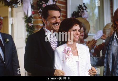 Steel Magnolias Année : 1989 USA Réalisateur : Herbert Ross, Tom Skerritt, Sally Field Photo : Zade Rosenthal. Il est interdit de reproduire la photo hors contexte de la promotion du film. Il doit être porté au crédit de l'entreprise de film et/ou le photographe attribué par ou autorisé par/admis sur l'ensemble de l'entreprise cinématographique. Limitée à un usage éditorial. Photo12 n'accorde pas le droit à l'image des personnes représentées. Banque D'Images