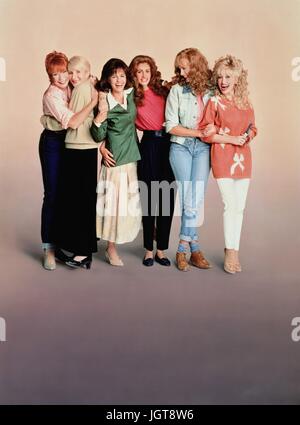 Steel Magnolias Année : 1989 USA Réalisateur : Herbert Ross Sally Field, Daryl Hannah, Olympia Dukakis, Shirley MacLaine, Julia Roberts, Dolly Parton de l'affiche. Il est interdit de reproduire la photo hors contexte de la promotion du film. Il doit être porté au crédit de l'entreprise de film et/ou le photographe attribué par ou autorisé par/admis sur l'ensemble de l'entreprise cinématographique. Limitée à un usage éditorial. Photo12 n'accorde pas le droit à l'image des personnes représentées. Banque D'Images