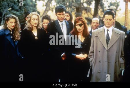 Mysteres a Twin Peaks la série TV 1990 - 1991 USA Saison 1, Episode 4 Créé par : David Lynch, Mark Frost Madchen Amick, Peggy Lipton, Everett McGill, Wendy Robie, Kyle MacLachlan. Il est interdit de reproduire la photo hors contexte de la promotion du film. Il doit être porté au crédit de l'entreprise de film et/ou le photographe attribué par ou autorisé par/admis sur l'ensemble de l'entreprise cinématographique. Limitée à un usage éditorial. Photo12 n'accorde pas le droit à l'image des personnes représentées. Banque D'Images
