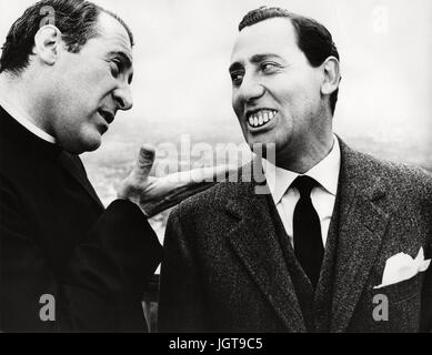 I complessi - Guglielmo il Dentone Année : 1965 Complexes Italie Réalisation : Luigi Filippo D'Amico Romolo Valli, Alberto Sordi. Il est interdit de reproduire la photo hors contexte de la promotion du film. Il doit être porté au crédit de l'entreprise de film et/ou le photographe attribué par ou autorisé par/admis sur l'ensemble de l'entreprise cinématographique. Limitée à un usage éditorial. Photo12 n'accorde pas le droit à l'image des personnes représentées. Banque D'Images