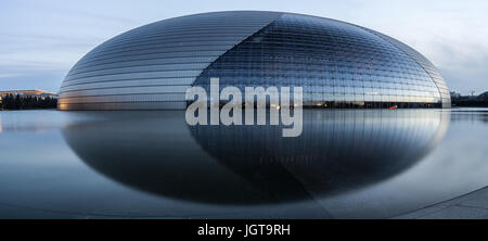 Chine National Opera House, Dongzhong Street, Beijing, Chine, pendant le crépuscule Banque D'Images