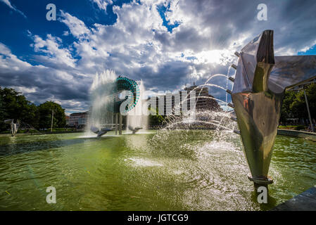 Fontaine dans le parc de l'Union européenne (Parcul Unirii) à Alba Iulia city situé sur le fleuve Mures dans d'Albac, Transylvanie, Roumanie Banque D'Images