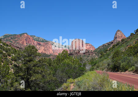 En route, Kolob Canyons Zion National Park, dans le coin nord-ouest du parc, parallèle étroit box canyons sont coupés dans l'extrémité ouest de la Colora Banque D'Images