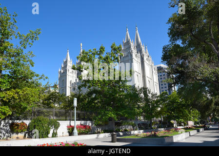 SALT LAKE CITY, Utah - le 28 juin 2017 : Temple de Salt Lake. Construit entre 1853 et 1893 le temple sert des membres avec des ordonnances sacrées comme les baptêmes et Banque D'Images