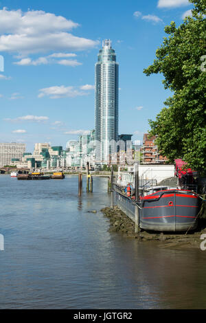 St George Wharf Tower dans neuf Elms, Vauxhall, Londres, UK Banque D'Images