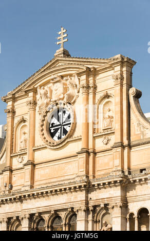 La façade ouvragée, plafonnier et l'architecture de l'église paroissiale de Jésus de Nazareth à Sliema Malte Banque D'Images