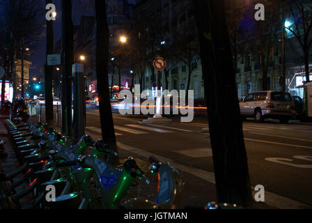 Velibs, Avenue Mac-Mahon, le 17° arrondissement de Paris, Ile-de-France, Paris, France Banque D'Images