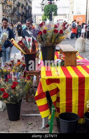 Un décrochage affichage roses rouges sur Sant Jordi 24, Barcelone, Espagne. Banque D'Images