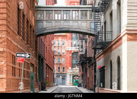 Ruelle cachée sur scène de rue dans le centre historique de base de Tribeca à Manhattan, New York City NYC Banque D'Images