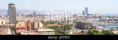 Vue sur Barcelone et son port de Montjuïc, Barcelone, Espagne. Banque D'Images