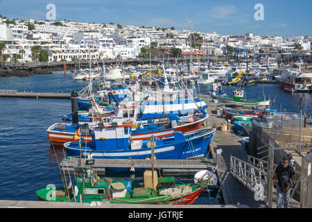 Le port de pêche de la Tinosa à Puerto del Carmen, Lanzarote, îles Canaries, Espagne, Europe Banque D'Images