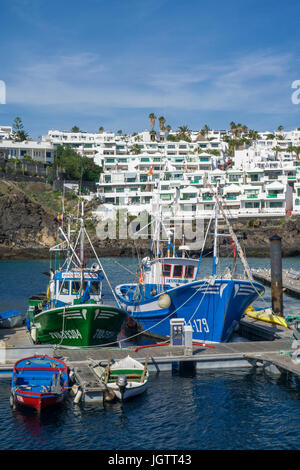 Le port de pêche de la Tinosa à Puerto del Carmen, Lanzarote, îles Canaries, Espagne, Europe Banque D'Images