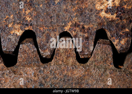 Milieux et de textures : deux roues dentées en acier, très vieilles et rouillées, close-up shot, industriel abstract Banque D'Images