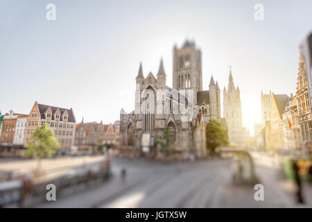 CItyscape view sur l'église Saint Nicolas le matin dans la vieille ville de Gand, Belgique. Tilt-shift droit technic Banque D'Images