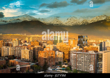 Des toits de bâtiments à un riche quartier de Las Condes, Santiago du Chili Banque D'Images