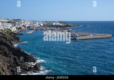 Le port de pêche de la Tinosa à Puerto del Carmen, Lanzarote, îles Canaries, Espagne, Europe Banque D'Images