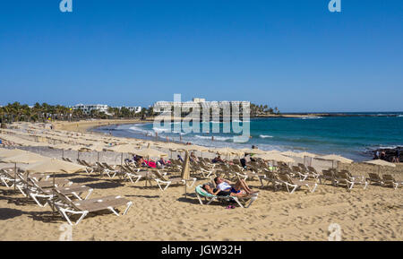 71, Playa de las cucharas, Costa Teguise, Lanzarote, kanarische inseln, europa | Playa de las cucharas, plage de Costa Teguise, Lanzarote, cana Banque D'Images