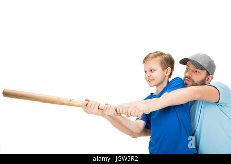 Heureux père d'enseigner son fils comment jouer au baseball isolated on white Banque D'Images