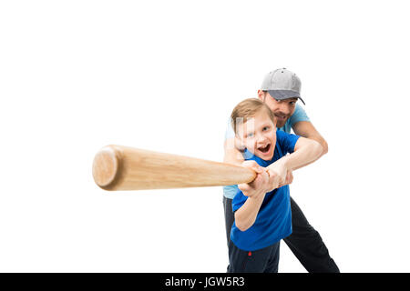 Heureux père d'enseigner son fils comment jouer au baseball isolated on white Banque D'Images