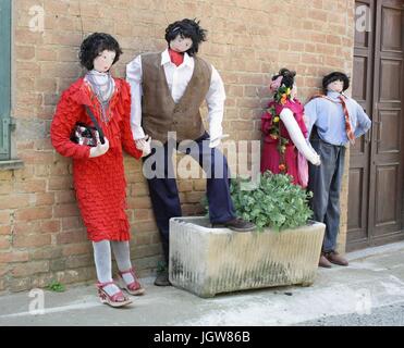 Marionnettes en pays de Monferrato, Piémont, Italie, 2 couples Banque D'Images