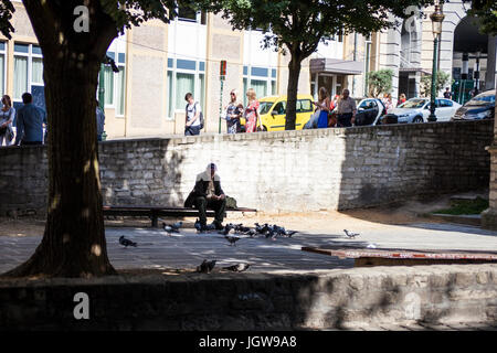 Tristesse sur le banc Banque D'Images