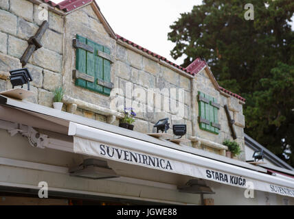 RIVIERA de Makarska, Croatie - 20 juin,2017 : magasin de souvenirs dans le centre de Makarska city.destination touristique populaire en Europe Banque D'Images