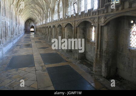 La cathédrale de Gloucester (St Peter's Abbey), Gloucester, Gloucestershire, cloître, au sud de marche à l'Ouest Banque D'Images
