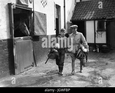 Jockey et d'écuries de course au cont Grande-bretagne 1950 Banque D'Images