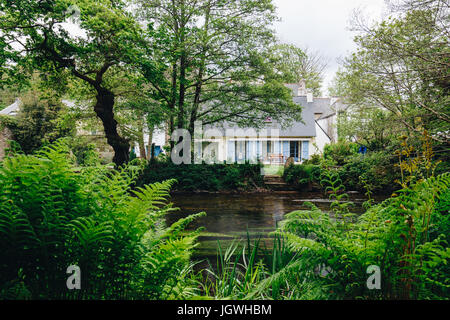 Un paysage idyllique à Pont-Aven, une commune française, située dans le département de la Bretagne Finistère (Bretagne) dans le nord-ouest de la France Banque D'Images