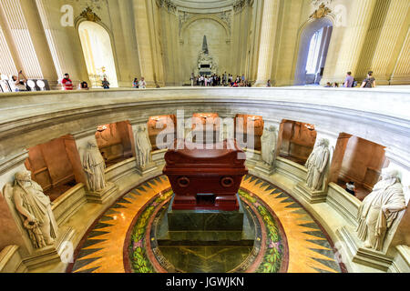 Paris, France - 16 mai 2017 : Napoléon tombe dans le Musée de l'armée (Army Museum) Musée militaire national de France situé aux Invalides dans le 7 Banque D'Images