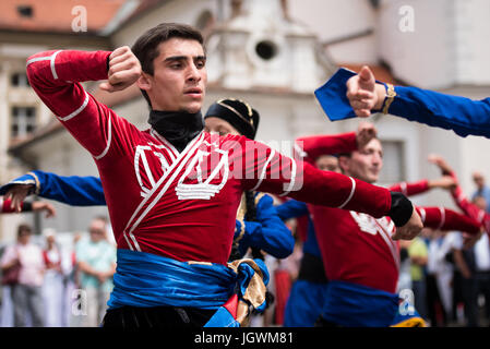 Tutarchela ensemble chorégraphique de Zougdidi (Géorgie), l'exécution au 29e Festival de Folklore CIOFF international Folkart, folklore sous-festival Festival de Carême, l'un des plus grands festivals en plein air en Europe. Folkart, Festival le Carême, Maribor, Slovénie, 2017. Banque D'Images