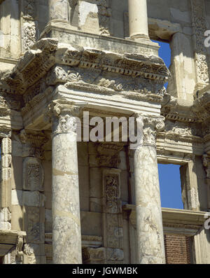 La Turquie. Éphèse. Bibliothèque de Celsus. Édifice romain. Construit en l'honneur du sénateur romain Tiberius Julius Celsus Polemaeanus, 2e siècle AD. Banque D'Images