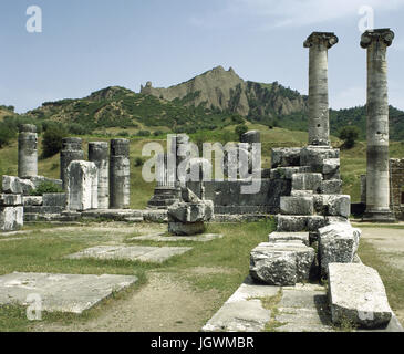 La Turquie. Sardes. Temple d'Artémis. Temple Ionique construit en 300 avant J.-C. par les Grecs anciens. Rénové par les Romains, 2e siècle AD. Ruines. Banque D'Images