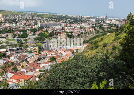 Tbilissi, Géorgie, l'Europe de l'Est - vue de la ville depuis la forteresse de Narikala. Banque D'Images