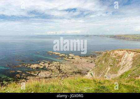 La côte entre Hope Cove et Thurlestone sur le South West Coast Path dans le Devon Banque D'Images