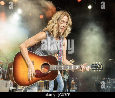 Milwaukee, Wisconsin, États-Unis. 09 juillet 2017. SHERYL CROW effectue live au Festival Park pendant Henry Maier Summerfest à Milwaukee, Wisconsin Crédit : Daniel DeSlover/ZUMA/Alamy Fil Live News Banque D'Images