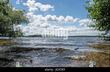 Berlin, Allemagne. 3 juillet, 2017. Tours d'eau sur la rive de la rivière Havel, près de Berlin, Allemagne, 3 juillet 2017. Photo : Paul Zinken/dpa/Alamy Live News Banque D'Images