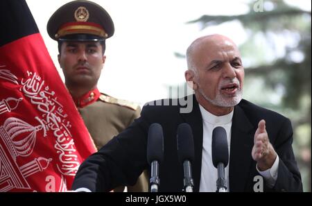 Kaboul, Afghanistan. 11 juillet, 2017. Le président afghan, Mohammad Ashraf Ghani parle lors d'une conférence de presse dans le palais présidentiel à Kaboul, Afghanistan, le 11 juillet 2017. Le président afghan, Mohammad Ashraf Ghani, le mardi une fois de plus appelé les militants talibans à renoncer à se battre et à se joindre au processus de paix. Credit : Rahmat Alizadah/Xinhua/Alamy Live News Banque D'Images