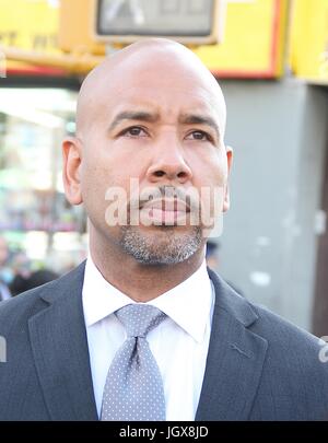 New York, NY, USA. 11 juillet, 2017. Le Président de l'Arrondissement Bronx Ruben Diaz lors des funérailles de tué New York City Policier Miosotis Familia tenue à l'Église mondiale New York dans le Bronx, New York le 11 juillet 2017. Rainmaker : Crédit Photo/media/Alamy Punch Live News Banque D'Images